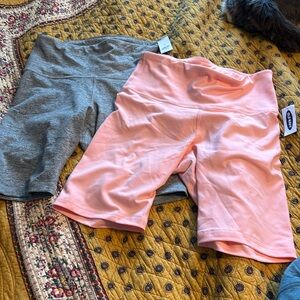 Bundle of two BNWT old navy bike shorts in power soft fabric. Size M grey& pink